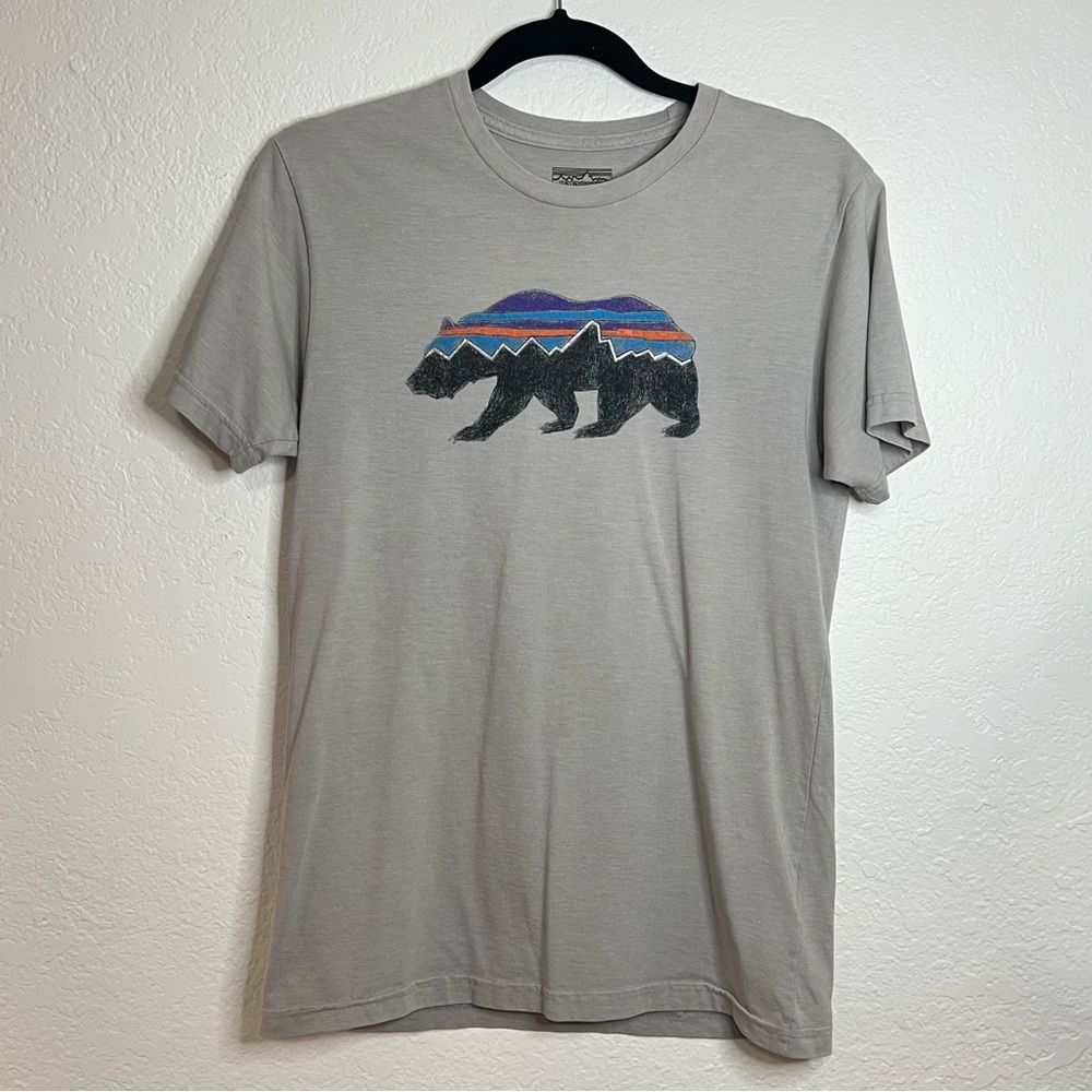 Patagonia Slim Fit Bear Gray Tee T-Shirt Men’s Small Crew Neck Short Sleeve Cali